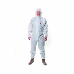 3M Protective Disposable Coverall White 4515 in Use