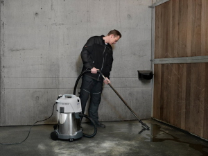 Nilfisk VL200 Compact Wet and Dry Vacuum Cleaner Wet Use